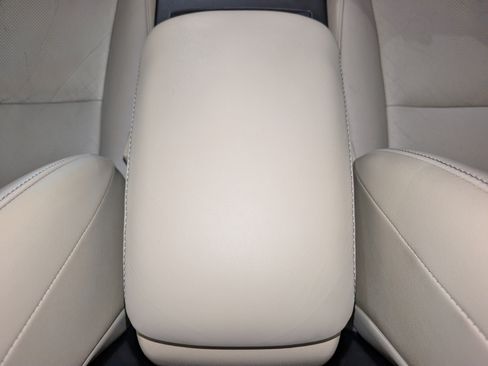 Used 2015 Lexus RX 450h AWD image 42