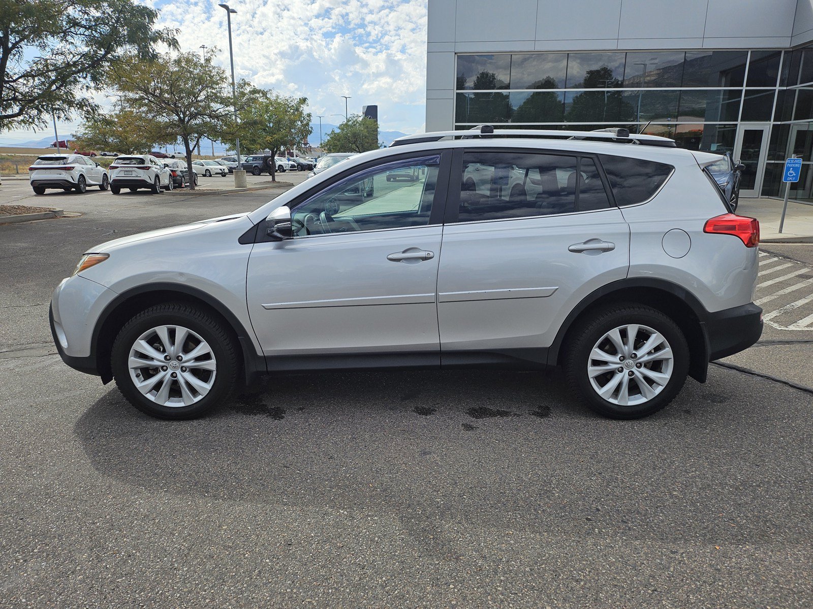 Used 2015 Toyota RAV4 Limited w/ Technology Package FWD image 9