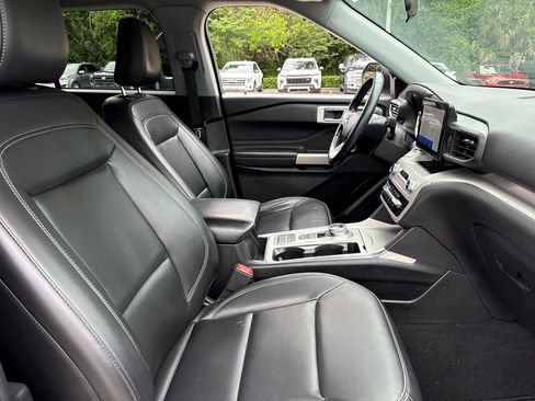 Used 2023 Ford Explorer XLT w/ Equipment Group 202A RWD image 27