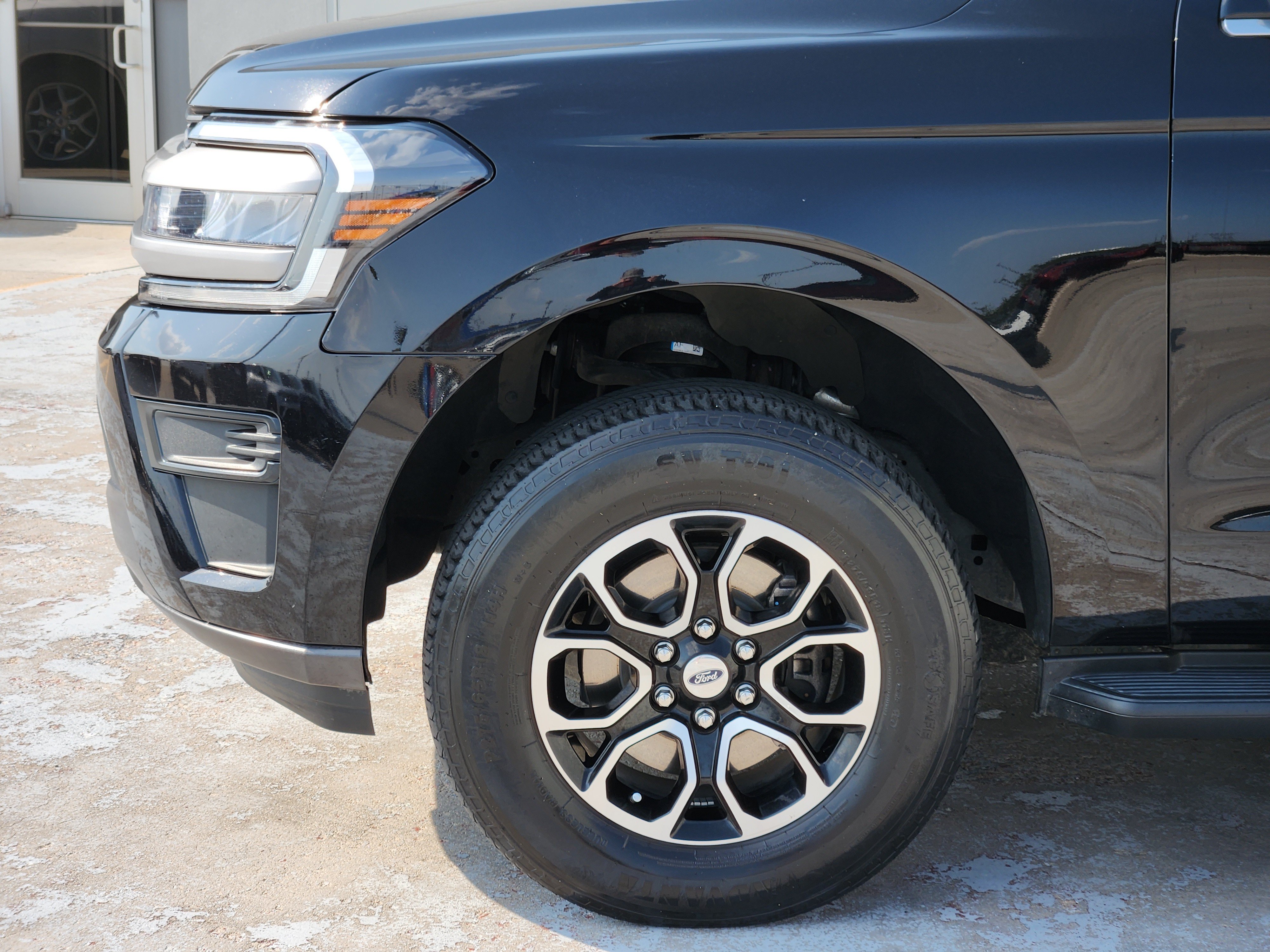 Used 2022 Ford Expedition Max XLT RWD image 9