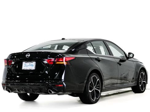 Used 2025 Nissan Altima 2.5 SR FWD image 6
