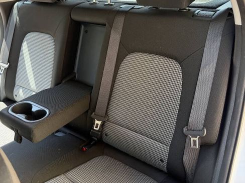 Used 2019 Hyundai Kona SE FWD image 17