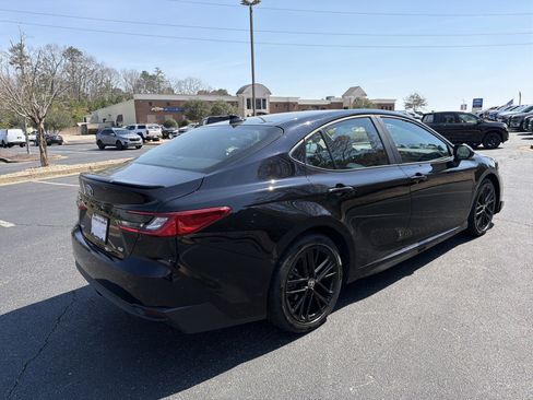 Used 2025 Toyota Camry SE image 5