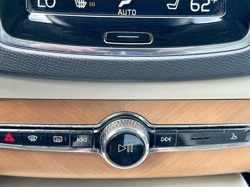 Used 2021 Volvo XC90 T5 Momentum image 17