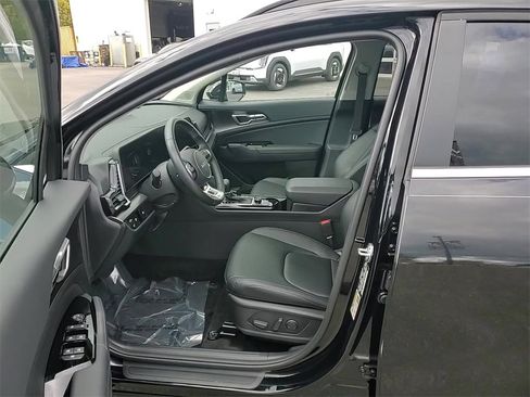 Certified 2025 Kia Sportage EX w/ Premium Package image 11