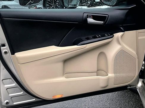 Used 2013 Toyota Camry LE image 21