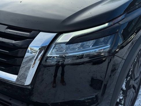 Used 2023 Nissan Pathfinder SL image 2