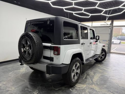 Used 2017 Jeep Wrangler Unlimited Sahara w/ Max Tow Package AWD/4WD image 5
