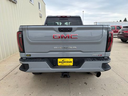 Used 2024 GMC Sierra 2500 AT4 w/ Technology Package AWD/4WD image 6