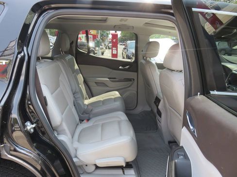 Used 2018 GMC Acadia SLT w/ LPO, Black Accent Package AWD/4WD image 23