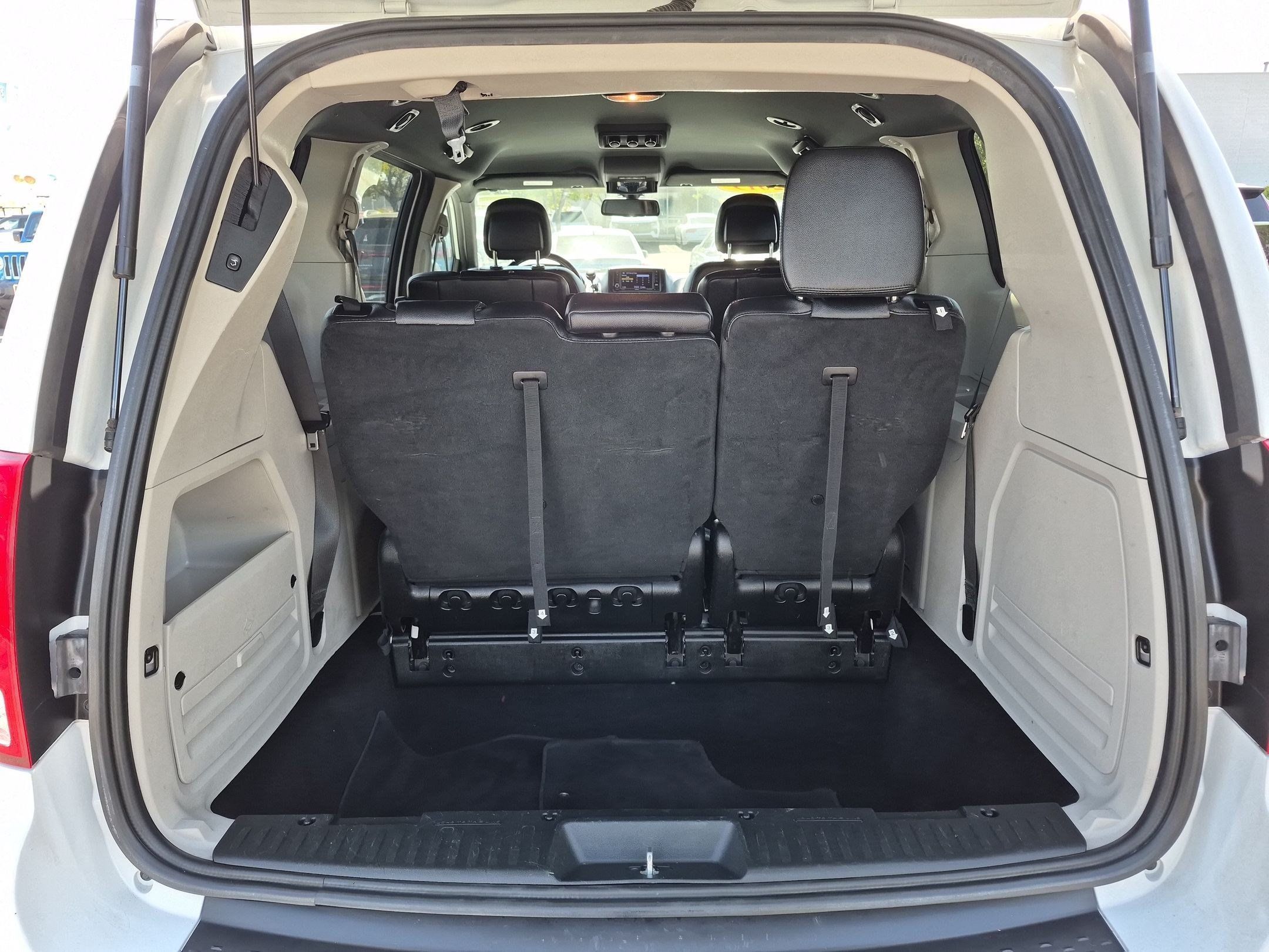 Used 2019 Dodge Grand Caravan SXT FWD image 32