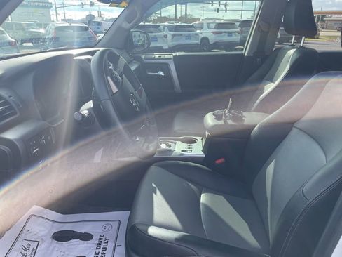 Used 2022 Toyota 4Runner SR5 Premium image 11