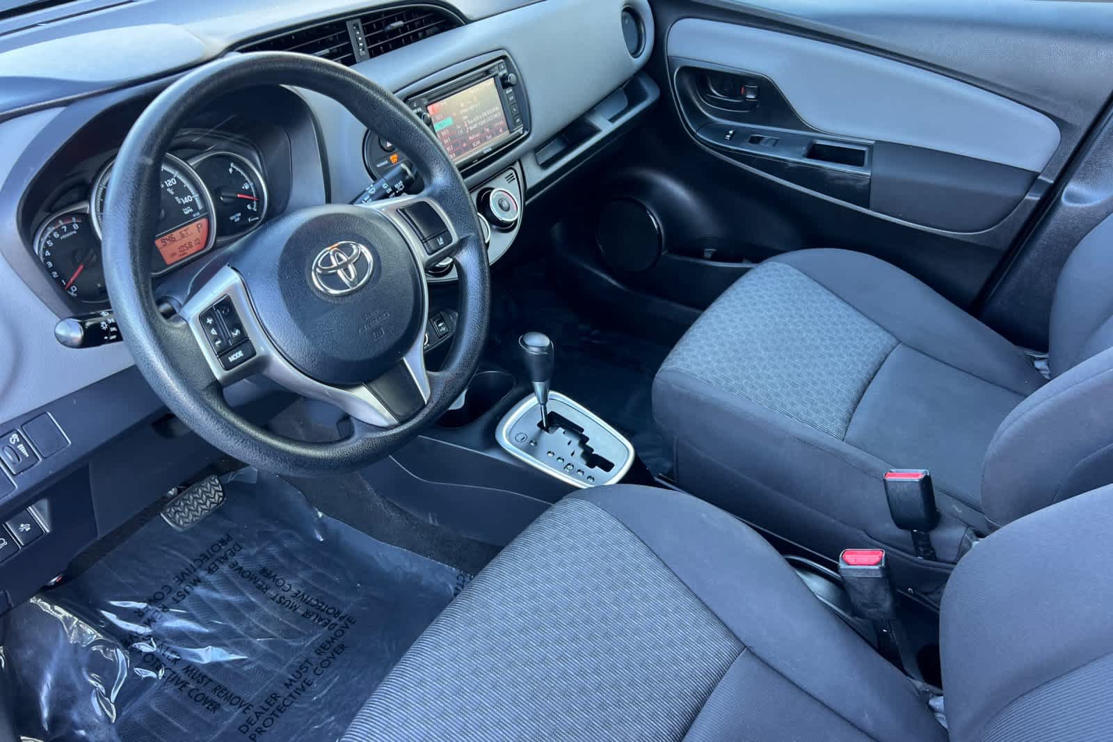 Used 2017 Toyota Yaris L w/ Carpet Mat Package FWD image 11