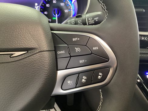 New 2027 Chrysler Pacifica Select AWD/4WD image 24