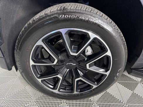 Used 2025 Chevrolet Suburban RST image 12