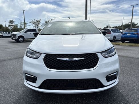 New 2026 Chrysler Pacifica Select image 8