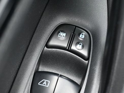 Used 2017 Nissan Rogue Sport SV w/ SV Premium Package image 12