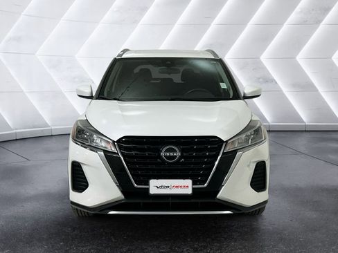 Used 2023 Nissan Kicks SV image 2