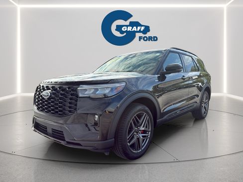 Used 2026 Ford Explorer ST-Line w/ ST-Line Street Pack AWD/4WD image 2