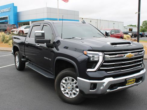 Used 2024 Chevrolet Silverado 2500 LTZ AWD/4WD image 2