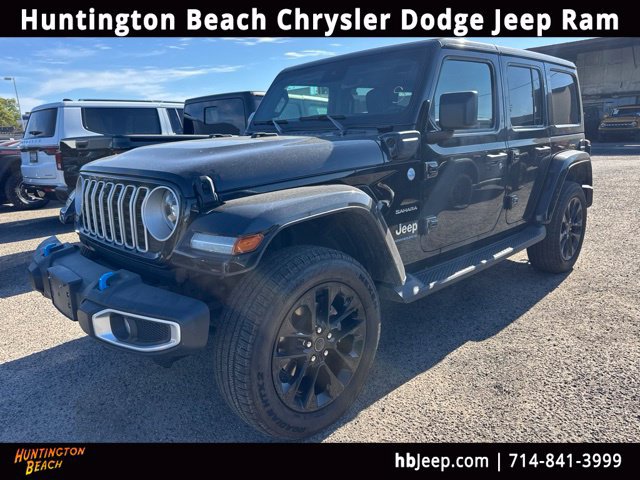 Used 2024 Jeep Wrangler Unlimited Sahara w/ Technology Group AWD/4WD image 1