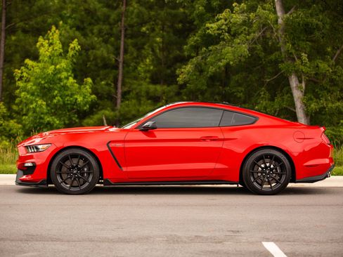 Used 2016 Ford Mustang Shelby GT350 w/ Technology Package RWD image 5