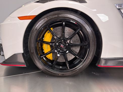 Used 2021 Nissan GT-R NISMO AWD/4WD image 4
