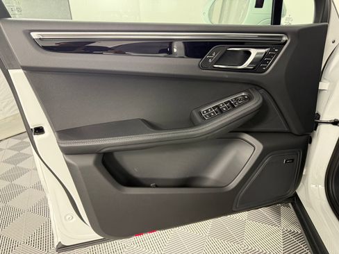 New 2026 Porsche Macan image 14