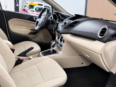 Used 2015 Ford Fiesta SE w/ Comfort Package FWD image 5