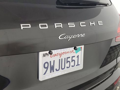 Used 2018 Porsche Cayenne Platinum Edition w/ Premium Package AWD/4WD image 32