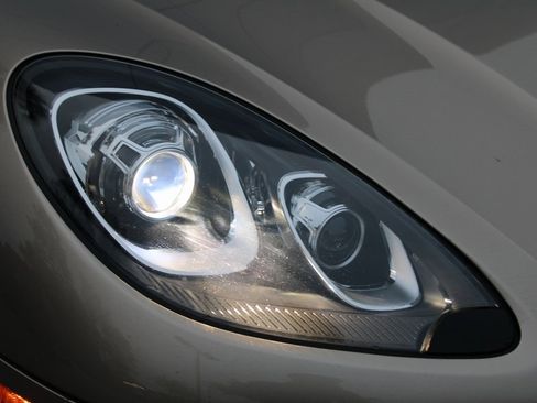 Used 2018 Porsche Macan image 12