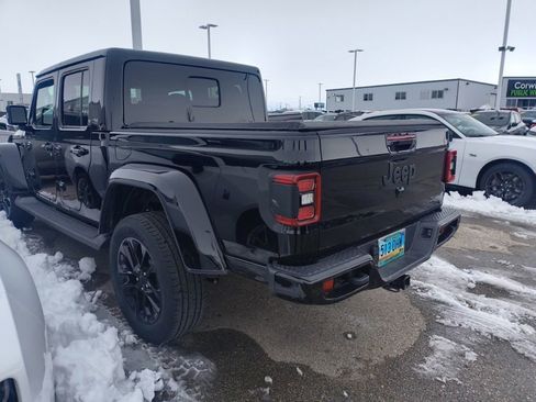 Used 2023 Jeep Gladiator Overland image 4