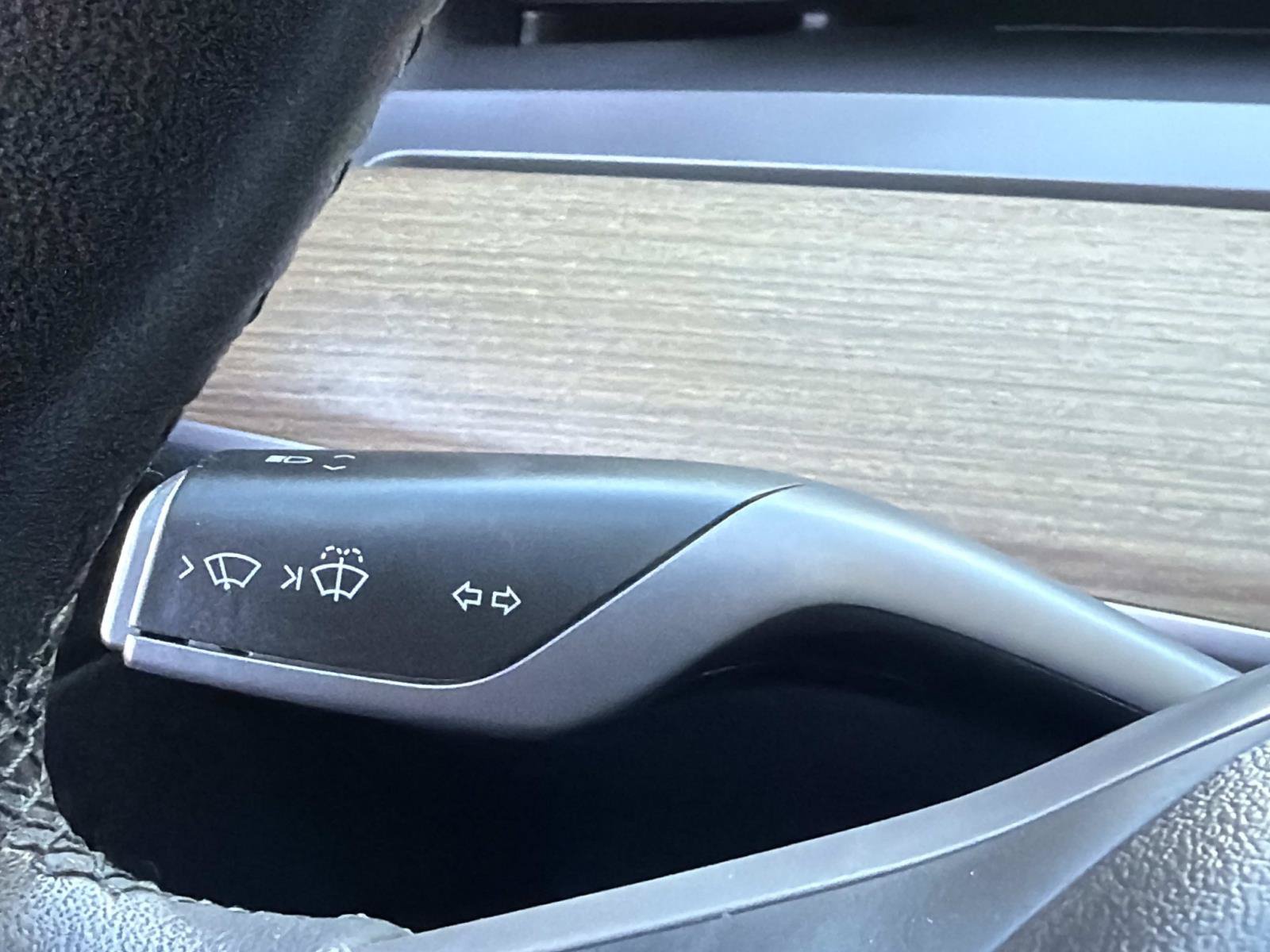 Used 2021 Tesla Model Y Long Range AWD/4WD image 29