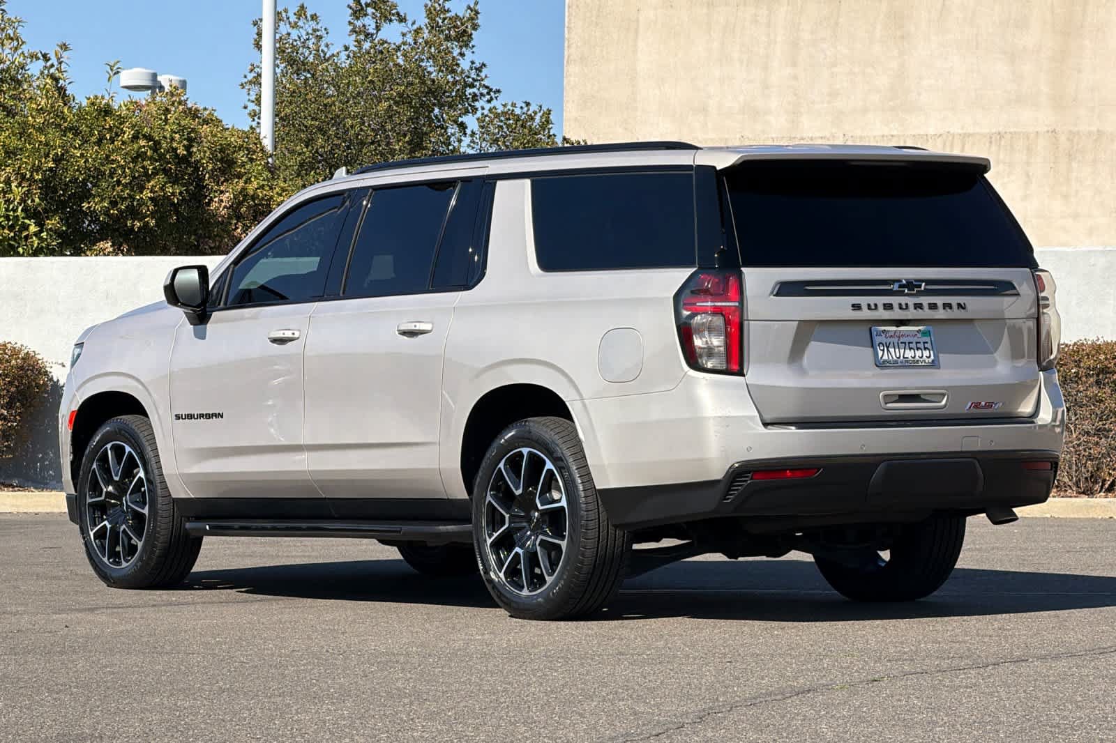Used 2021 Chevrolet Suburban RST AWD/4WD image 7