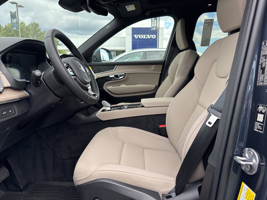 New 2026 Volvo XC90 T8 Plus w/ Protection Package AWD/4WD image 4