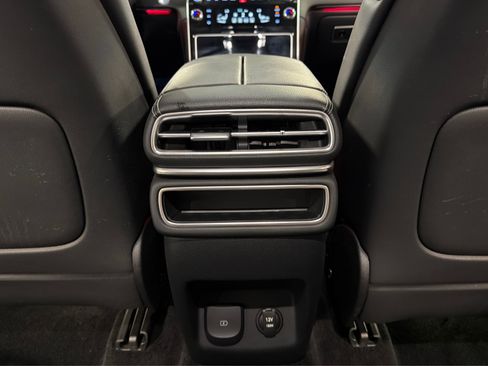 Used 2025 Genesis GV80 2.5T Standard AWD/4WD image 38