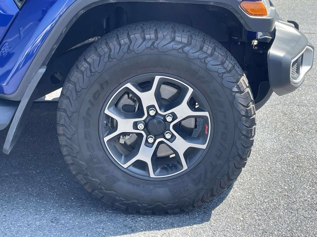 Used 2018 Jeep Wrangler Unlimited Sahara AWD/4WD image 10