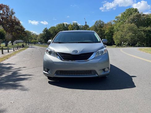 Used 2012 Toyota Sienna XLE image 16