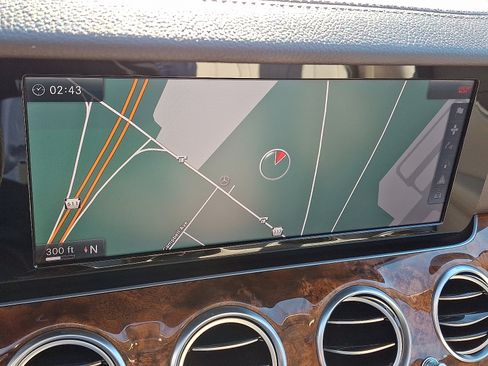 Used 2017 Mercedes-Benz E 300 4MATIC image 17