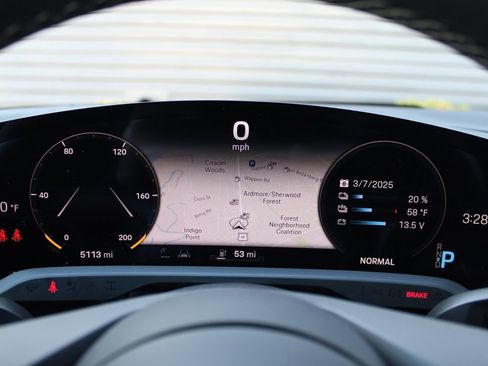 Used 2023 Porsche Taycan image 27