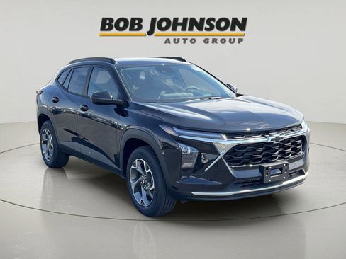 New 2026 Chevrolet Trax LT w/ LT Convenience Package FWD image 1