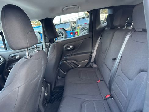 Used 2022 Jeep Renegade Latitude w/ Convenience Group image 31