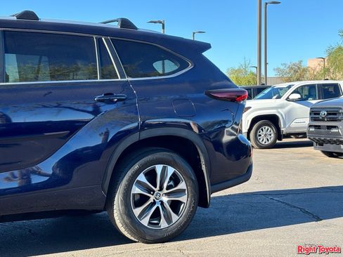 Certified 2024 Toyota Highlander XLE AWD/4WD image 11