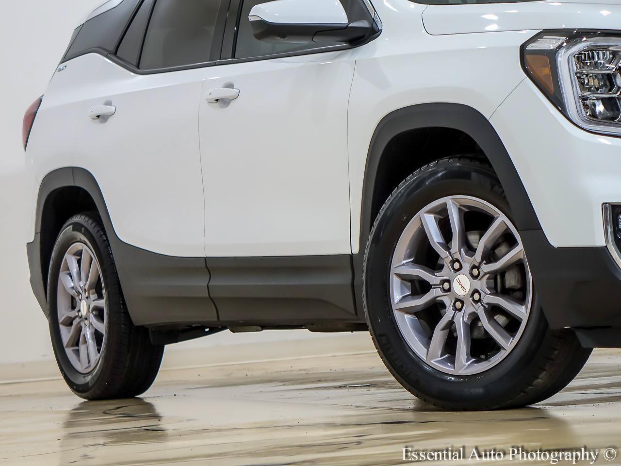 Used 2023 GMC Terrain SLT w/ Tech Package AWD/4WD image 4