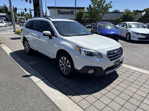 Used 2017 Subaru Outback 3.6R Touring w/ Popular Package #5A AWD/4WD image 3