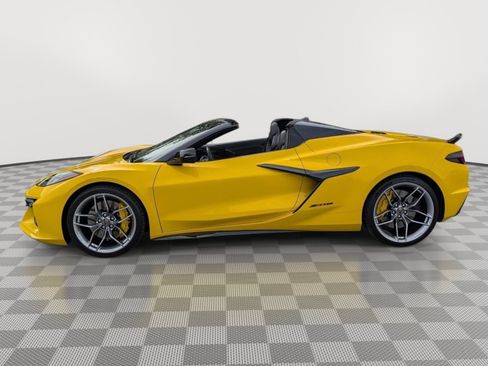 Used 2025 Chevrolet Corvette Z06 w/ Stealth Interior Trim Package RWD image 2