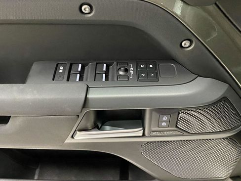 Used 2023 Land Rover Defender 110 X-Dynamic SE AWD/4WD image 13