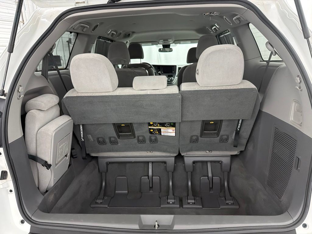 Used 2019 Toyota Sienna LE FWD image 27