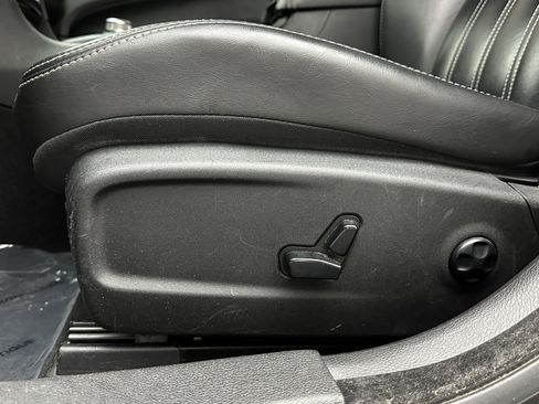 Used 2020 Chrysler 300 S image 12