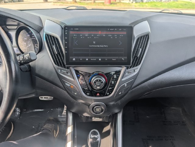 Used 2014 Hyundai Veloster Turbo FWD image 12